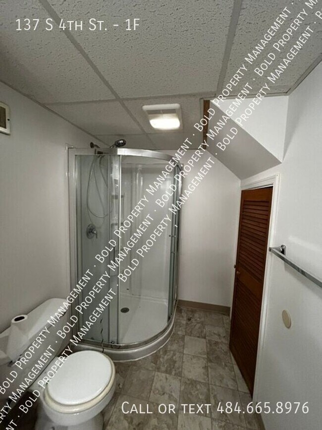 Building Photo - 137 S 4th St