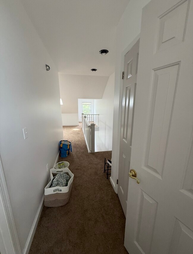Room 1 - 2025 N Stafford St
