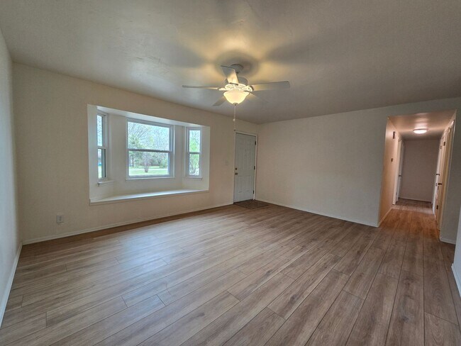 Building Photo - 3 bedroom home in North Rock Creek for Lease.