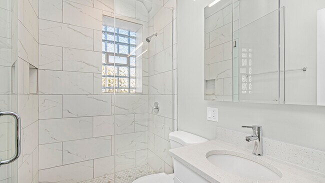 Foto del edificio - 6459 N Glenwood Ave