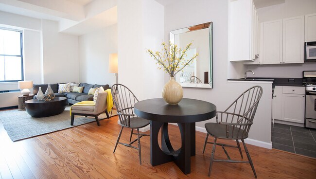 Building Photo - 411 Marlborough St