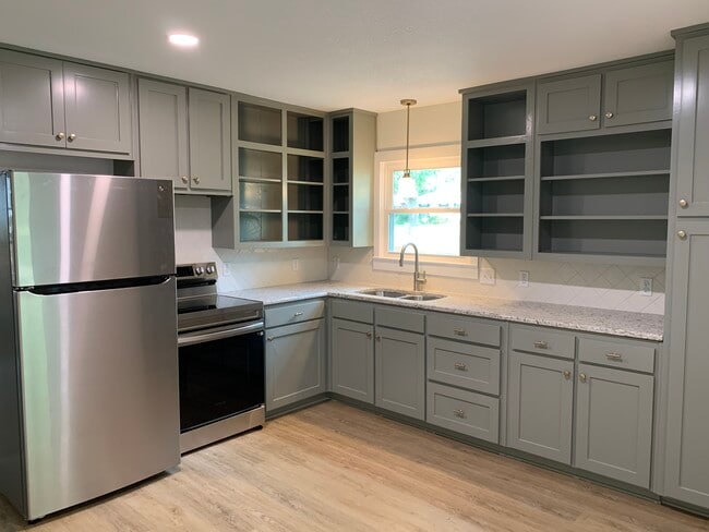 Building Photo - 3900 Sanger Ave