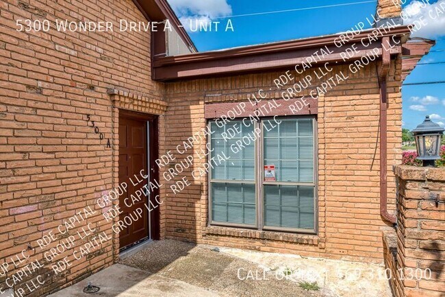 Building Photo - MOVE-IN SPECIAL! 1 MONTH FREE! Nice Apartm...