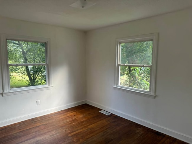 Building Photo - 4416 Mountain Dr