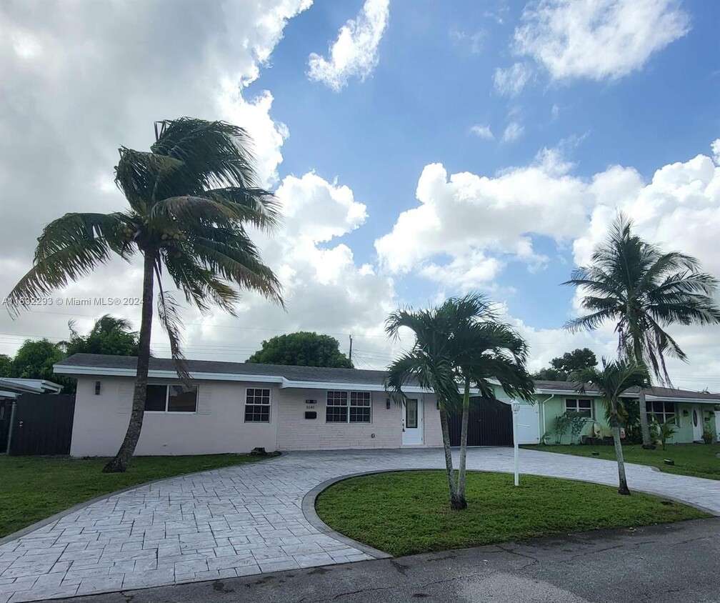 Foto principal - 8140 NW 11th Ct