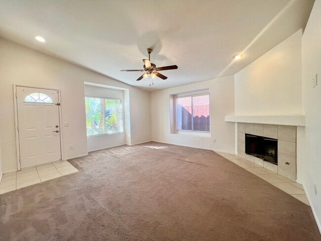 Foto del edificio - AVAILABLE NOW!!! 3 Bedroom 2 Bathroom Home in La Quinta