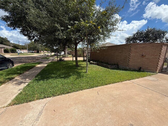Foto del edificio - 16103 Camino Del Sol Dr