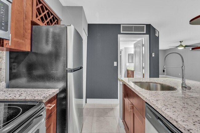 Foto del edificio - 2880 N Oakland Forest Dr