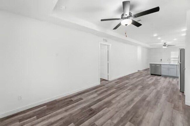 Building Photo - 3162 Oleander Ave