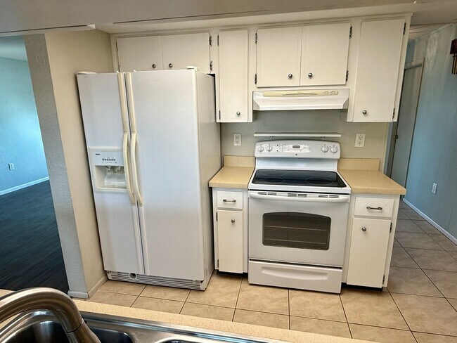 Building Photo - Beautiful Palm Harbor 2/2 Located on Peace...