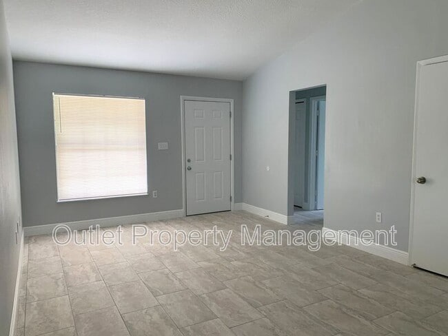 Building Photo - 7528 University Garden Dr