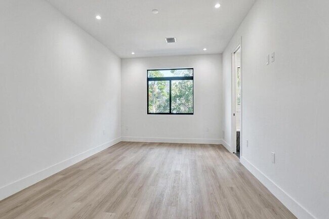 Foto del edificio - 604 SW 7th Ave