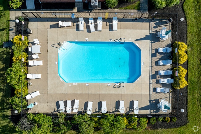 Pool - Emerald Lakes