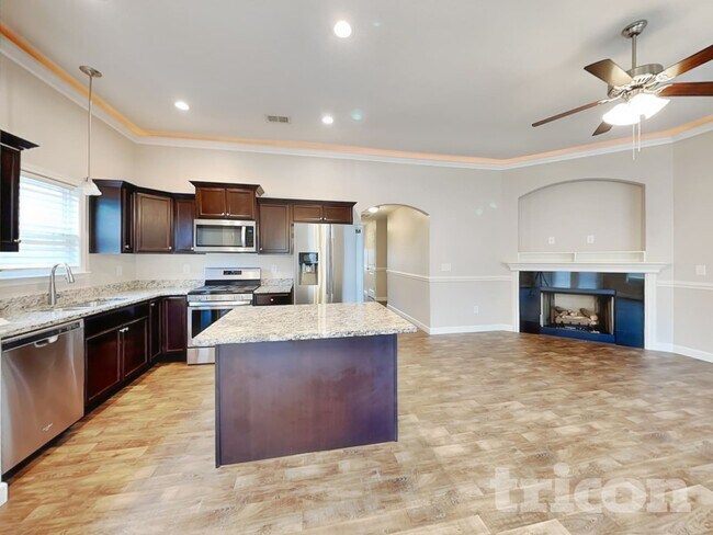 Foto del edificio - 321 Trail Crossing Ln