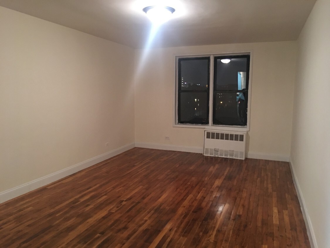 Foto principal - 9131 Lamont Ave