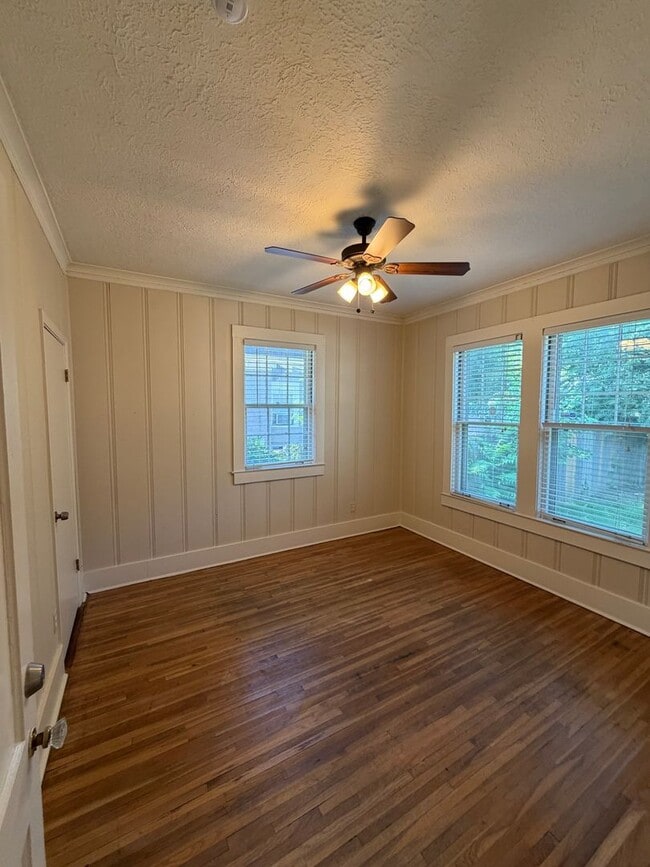 Building Photo - Charming Midtown Memphis Home Near Rhodes College