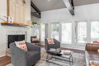 Building Photo - SUN HOLLOW