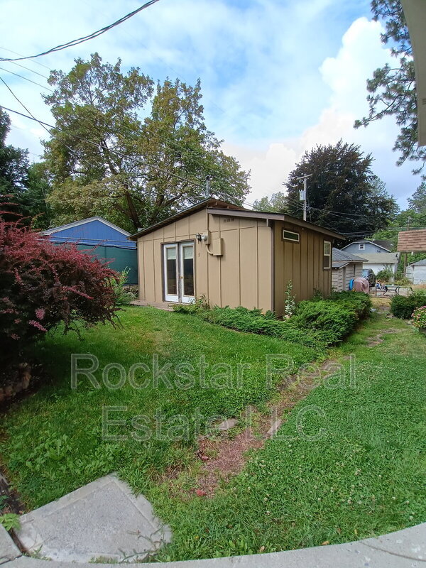 Building Photo - 1420 E 16th Ave