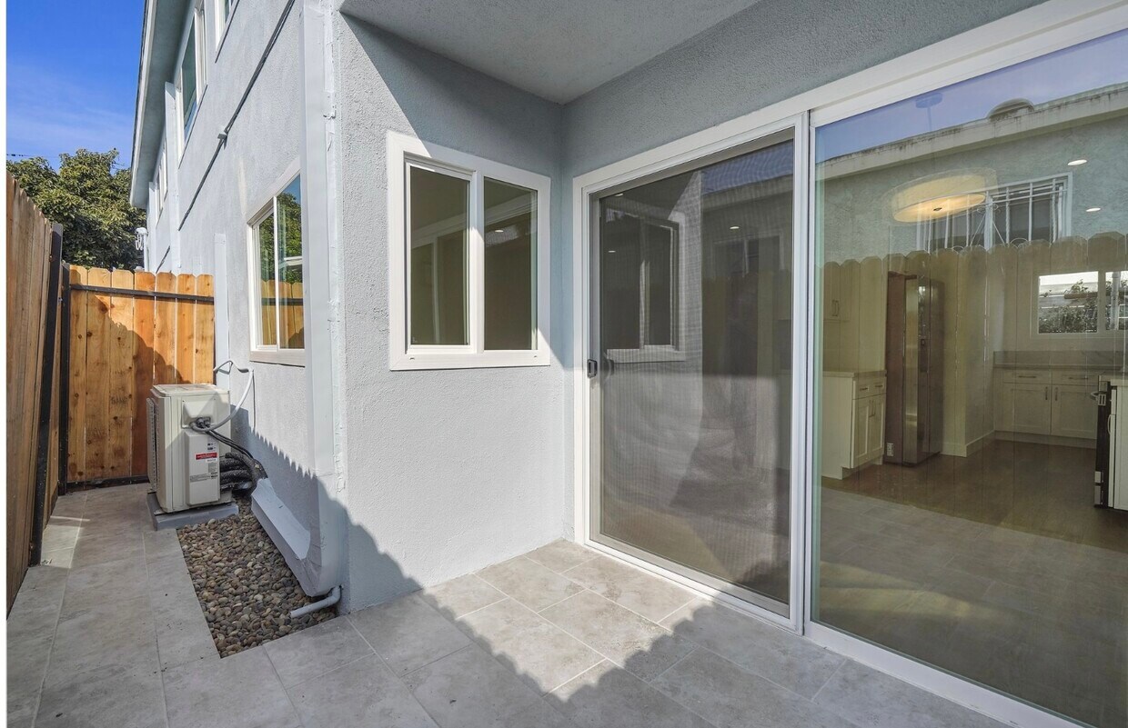 2915 Hauser Blvd, Los Angeles, CA 90016 Townhome Rentals in Los