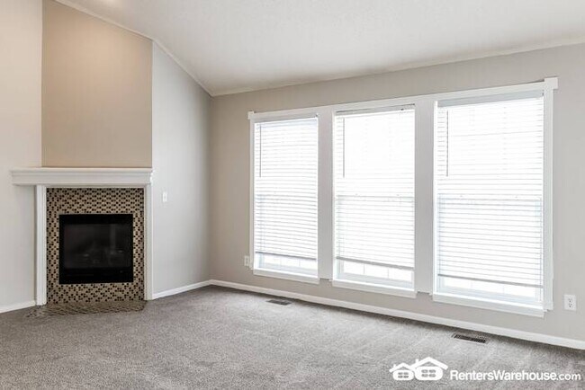 Building Photo - Northland 3 Bd/2Bth Home.  Available 8/17/24!