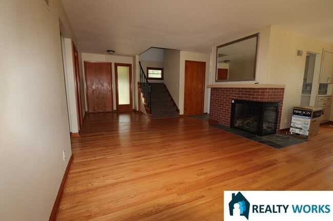 Building Photo - Charming 5 bed House!