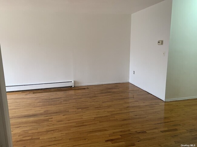 Foto del edificio - 90-35 56th Ave