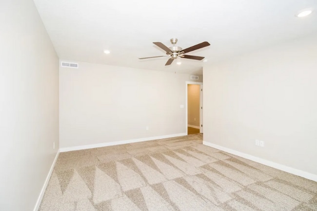 Building Photo - 6051 Lower Brk Ln