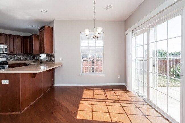 Foto del edificio - 5408 Nightshade Oaks Dr