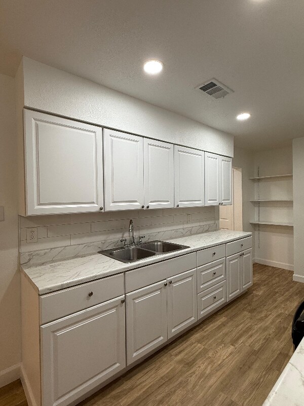 Foto del edificio - 219 Serna Park