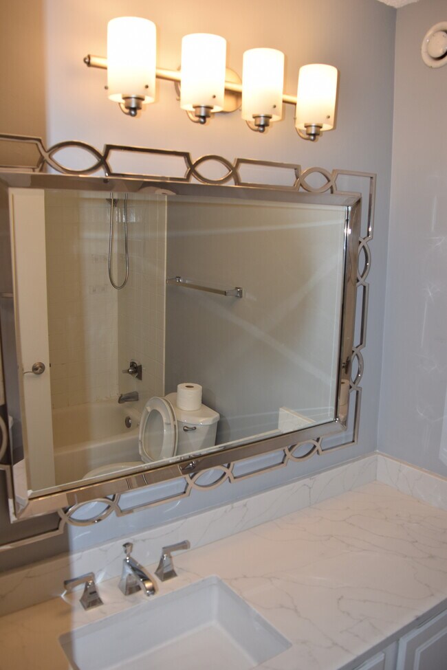 Bathroom - 10 E Ontario St