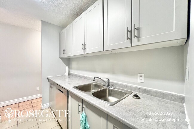 Building Photo - Newly Renovated 3-Bedroom Condo with 1.5 B...