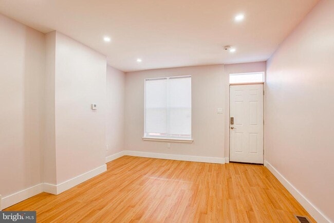 Building Photo - 1317 N Myrtlewood St