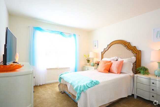 Foto del edificio - Emerald Point Apartments & Townhomes