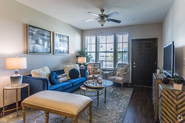 2HAB, 2BA - Grand Courtyard - The Villas at Germantown Apartments