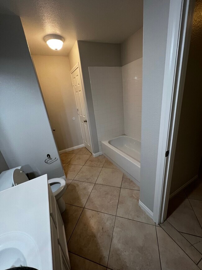 Building Photo - 8101 Lavender Heights Ct