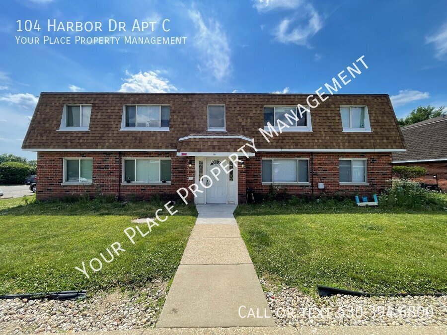 Primary Photo - Freshly Painted 2BR, 1BA Centrally Located...