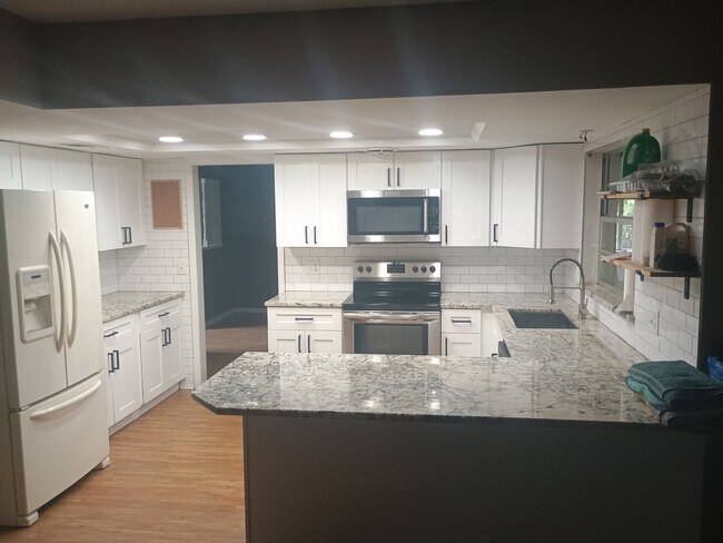 Foto del edificio - 2814 Lake Arnold Pl