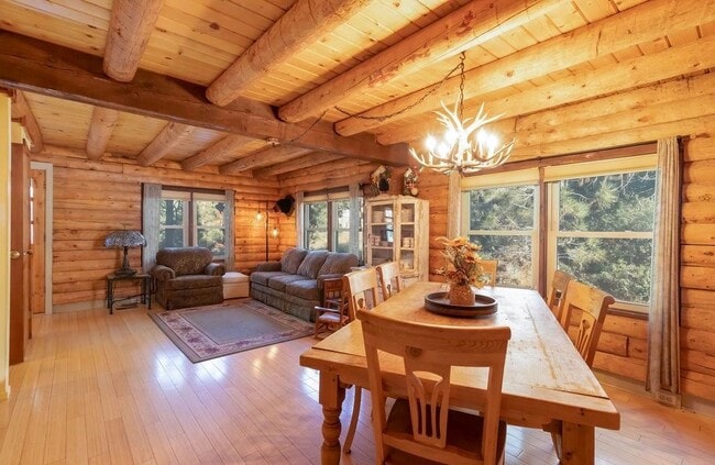 Building Photo - 1700 Woodland Dr