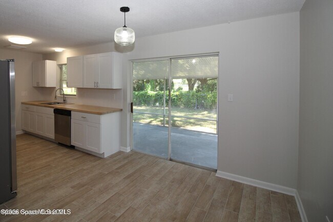 Building Photo - 75 Rivercliff Ln