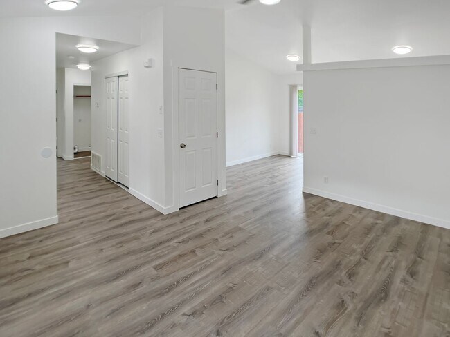 Foto del edificio - Beautifully Renovated Single Level Home in...