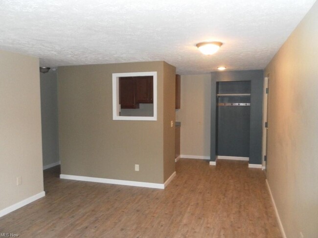 Building Photo - 1175 N Elm St