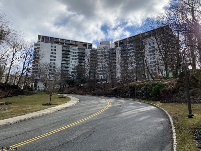 Foto principal - 1 Claridge Dr