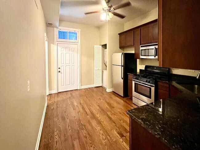 Foto del edificio - 2445 W Harrison St