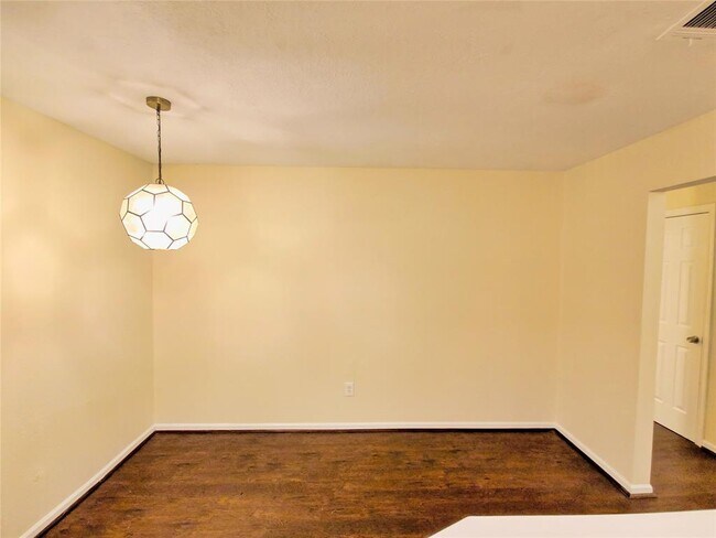Foto del edificio - 2707 Lazy Spring Dr