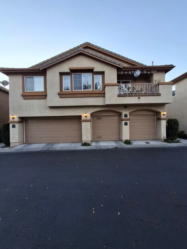 Foto del edificio - Amazing 2-Bedroom Townhome with Central AC/Heat! MUST SEE!