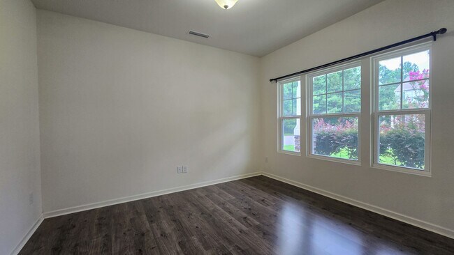 Foto del edificio - 489 Green Arbor Ln
