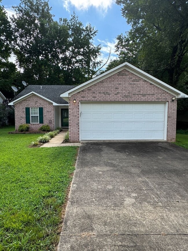 Building Photo - 3 Bed / 2 Bath Available Now!