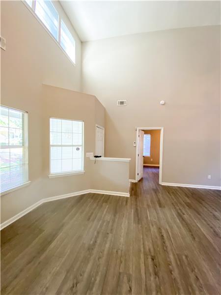 Building Photo - 1 Lantern Ln