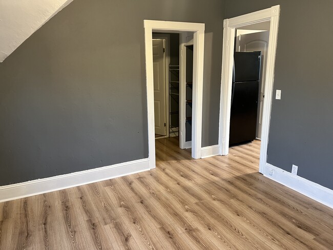 Building Photo - 16 Tuxedo Ave