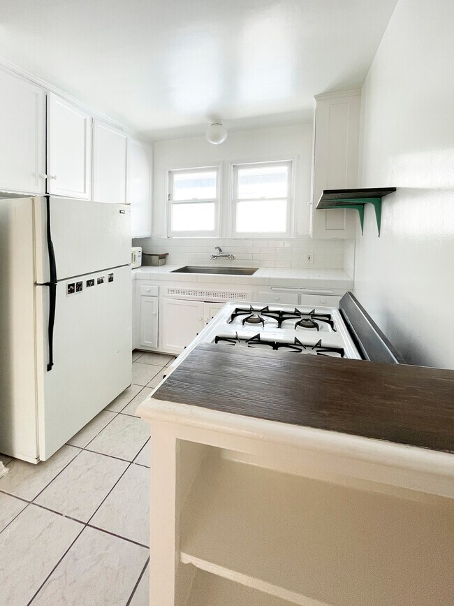 Cocina - 4633 Clarissa Ave